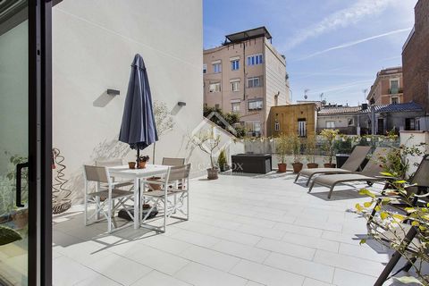 In a quiet one-way street of Gracia, we find this bright 2-bedroom and 1-bathroom apartment measuring 91 m² with a large 43 m² private terrace which is the biggest in the building. The apartment a rare property as it has been designed with excellent ...