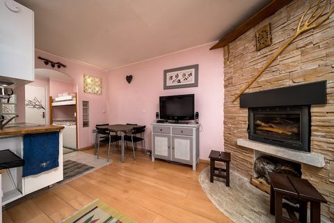 This 30 m² studio offers a cozy and functional space for up to 4 guests, making it an ideal retreat for small families or friends. Surrounded by stunning mountain and garden views, the property is perfect for nature lovers and outdoor enthusiasts. Th...