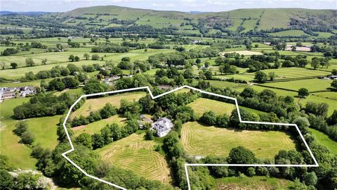 Inmitten einer atemberaubenden Landschaft befindet sich dieses fantastische Landhaus mit 4/5 Schlafzimmern, das geräumige und vielseitige Unterkünfte mit einem angeschlossenen Nebengebäude mit 3 Schlafzimmern bietet, ideal für Großfamilien oder Einko...