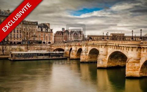 SOLE AGENT - Paris 6th - NEW BRIDGE Atypical 2/3 room duplex - A jewel in the heart of Paris # Rare and sought-after location: Located opposite the prestigious Pont Neuf, at the foot of a remarkable Art Deco style building, this apartment offers a un...