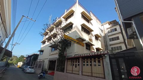 Looking for an excellent investment opportunity? This office building complex near a main road with easy access to the city has 672 sqm of usable space and sits on 76 Sq Wah of land. The building features a mix of open and partitioned offices, bedroo...