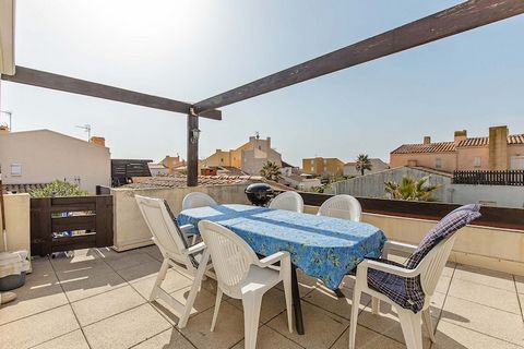 Das komfortable, nach außen gerichtete Apartment in Agde verfügt über 1 Schlafzimmer und bietet Platz für bis zu 6 Gäste, was es perfekt für Familien oder Gruppen macht. Das 45 m² große Apartment bietet einen gemütlichen Wohnbereich mit Gartenmöbeln ...