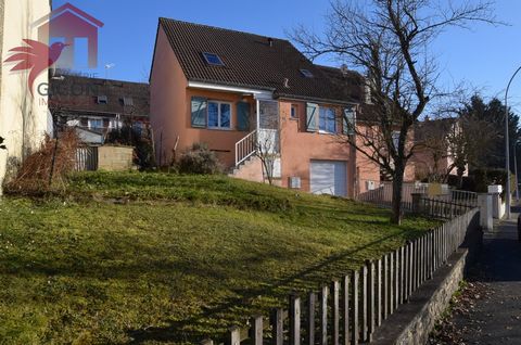 Sektor HERIMONCOURT - ABBEVILLERS, Wohngebiet, in der Nähe von Geschäften und Schweizer Grenze, HÜBSCHE DOPPELHAUSHÄLFTE hell und funktional mit Zugang zur Terrasse und zum Garten.... (3 Schlafzimmer + Büro) Eingangshalle, 14 m2 Einbauküche mit Essbe...