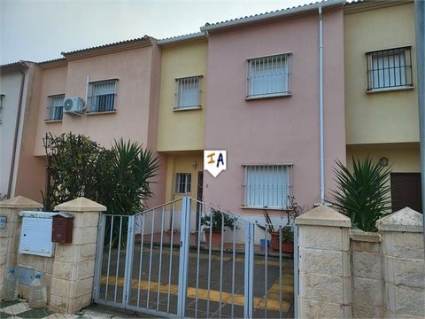 Deze woning is gelegen in het dorp Corcoya, de provincie Sevilla in Andalusië, Spanje, op loopafstand van alle lokale voorzieningen, waaronder een gemeentelijk zwembad, een lokale bar en een algemene winkel. Slechts 5 minuten rijden van Alameda, waar...