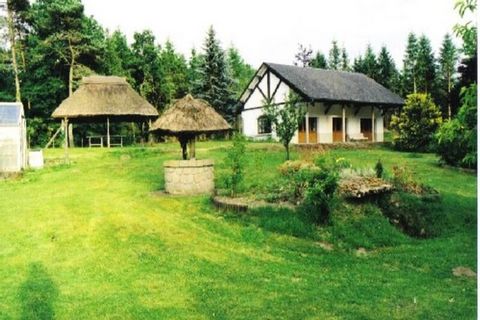 In het hart van de Corrèze en de belangrijkste natuurgebieden. Schitterende vrijstaande gîte op afgesloten terrein (5000 m²) met bomen. Combineert comfort en decoratie waar u maar wilt. het hout staat in de grond; eer.) Op de begane grond 1 onafhanke...