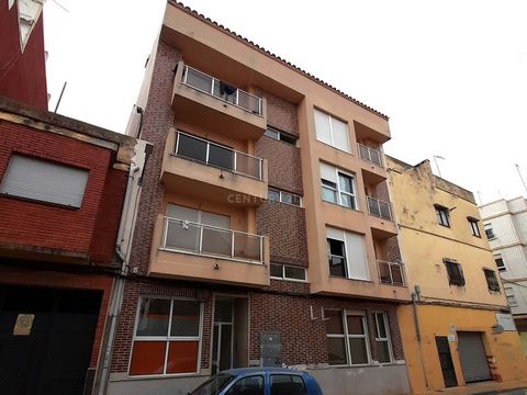 NO COBRAMOS COMISIÓN DE INTERMEDIACIÓN AL COMPRADOR OBRA PARADA Excelente oportunidad de adquirir en propiedad este edificio en construcción parada, afectado por intervenciones no autorizadas, ubicado en la localidad de Catarroja, provincia de Valenc...