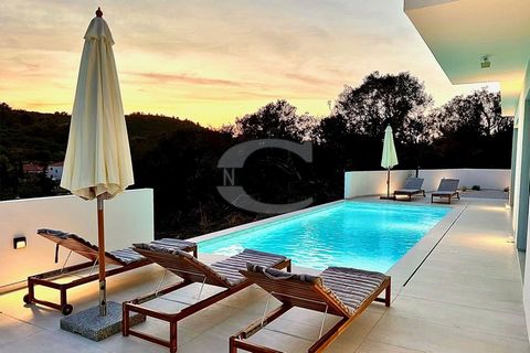 ID CODE: 11305 Consensus nekretnine Tel: 051 332 368 E-mail: ... ... />Features: - Balcony - SwimmingPool - Terrace