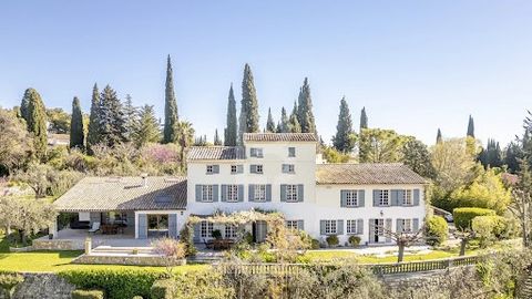 Discover this magnificent property of around 400 m2 with a guest house and a garden of around 1.6 hectares in a peaceful setting. This property offers the incomparable charm of a Provencal-style house, with its exposed beams and spacious, light-fille...