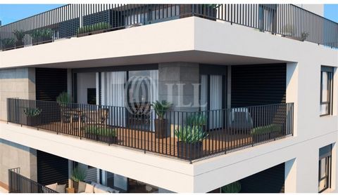 New 3-bedroom apartment with 127 sqm of gross private area, 18 sqm of outdoor area, 2 parking spaces, and storage room, in the Caxias Heights development, in Oeiras. The apartments feature a fully equipped kitchen with Bosch appliances, oak wood floo...