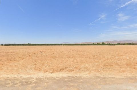 Orosi, CA. 3.5 Acres! Parcel 3, Possible seller financing! 6% interestNext to City limits and services. Great investment opportunity!