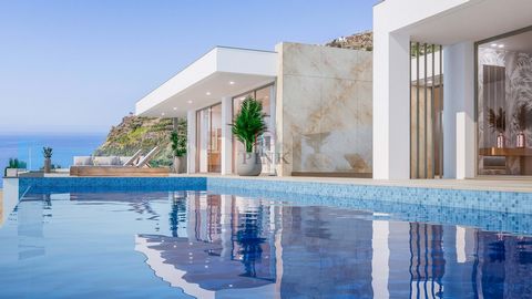 Stunning Luxury Villa in Arco da Calheta Located in the prestigious Arco da Calheta, this magnificent luxury villa offers an incomparable living experience, combining contemporary design, absolute comfort and a privileged location. Set on a generous ...