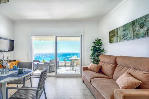 This cozy and bright 35 m² beachfront apartment accommodates up to four guests, offering a relaxing seaside escape with direct access to Platja Almadrava, just 50 meters away. It features a comfortable bedroom, an 8 m² terrace with outdoor furniture ...