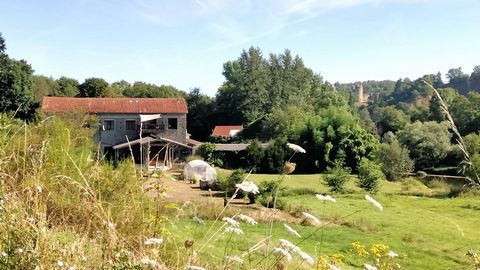 Amazing, restored, , old stone riverside residance, 260 m², with New York style loft living space 80 m². Perfect for enjoying the breathtaking river views high over the river Vienne with direct access to a 25 m² terrace for alfresco dining. With cove...