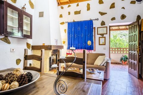 This spacious rural cottage in Agulo offers a comfortable retreat for up to 5 people, with three cozy bedrooms. The property features a beautiful garden, furnished for relaxation, along with a 40 m² terrace perfect for outdoor dining or lounging. The...