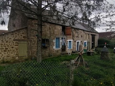 Liebhaber von Stein, dieses BAUERNHAUS zum Restaurieren befindet sich in einem Dorf in der Nähe von Carrouges. Großes Potenzial für eine mögliche Wohnfläche von 125 m2. Es umfasst eine Küche, ein Schlafzimmer, eine Toilette und ein Duschbad, ein groß...