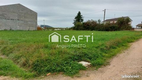 Situé à Saint-Maurice-de-Satonnay (71260), ce terrain de 935 m² offre un cadre idéal pour les amoureux de la campagne recherchant tranquillité et sérénité. Proche de Mâcon, cette localité bénéficie d'un accès facile aux autoroutes A6 et A40, ainsi qu...