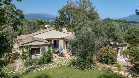 Sole Agent. Discover this beautiful stone villa, offering a perfect blend of charm and modern comfort, just 5 minutes from the picturesque village of Valbonne. This 200m² property, nestled on a generous 3800m² plot, offers an ideal retreat in a peace...