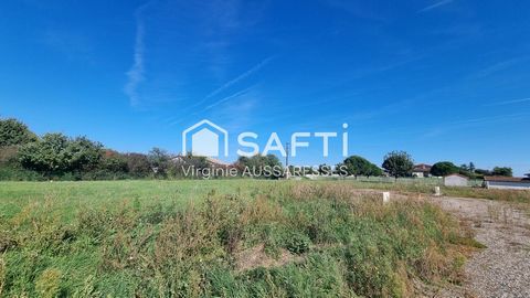 Découvrez ce terrain constructible situé dans un nouveau lotissement à Saint-Sardos (82600), à seulement 15 km de Verdun-sur-Garonne. Offrant un cadre de vie paisible et authentique, ce terrain bénéficie de la proximité immédiate avec les commodités ...