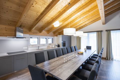 Dit prachtige chalet, direct gelegen aan de skipistes in Wagrain, is het perfecte toevluchtsoord voor maximaal acht gasten. Met gemakkelijke toegang tot skiën en bergactiviteiten, combineert het gemak en comfort. De open keuken is volledig uitgerust ...