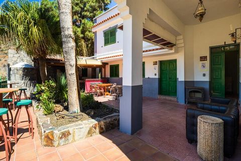 This charming rural holiday home, managed by Canariasgetaway, provides a delightful retreat in the picturesque setting of Tejeda, one of Spain's most beautiful villages. Designed to combine rustic charm with modern comforts, the house is ideal for co...