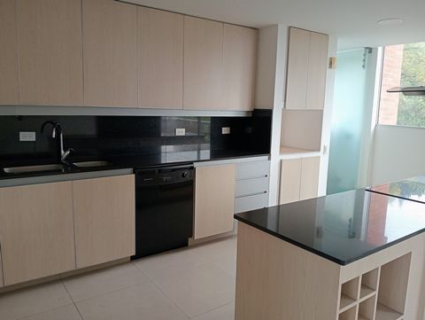 Cod. 8160557- AF. Apartment Area: 228 mts 4 bedrooms + service bedroom. Bathrooms: 5 (social, service bedroom, main bedroom, secondary bedroom and two more bedrooms share 1 bathroom). Living room + study, separate dining room, open kitchen, laundry a...