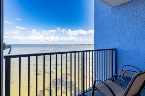 $1575 BUYER BONUS! Stunning bayfront condo with panoramic water views stretching for miles! Enjoy front-row seats to seasonal fireworks over the marina or unwind with captivating sunset vistas. This condo is freshly updated, featuring new luxury viny...