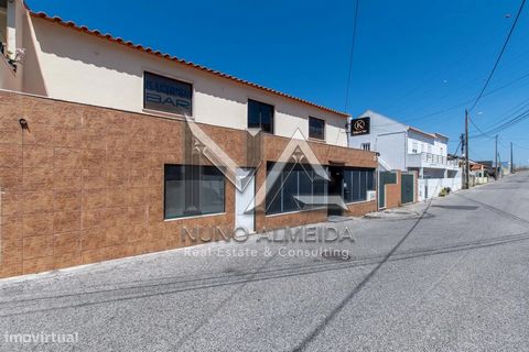 // EXCLUSIVO // Moradia 2 Pisos Possibilidade alterar para Habitação Moradia com 320m² de área total, distribuída por dois pisos com as seguintes características: • Cozinha Totalmente Equipada • 4 Casas de Banho • Espaçoso Armazém • Ótima e ampla gar...