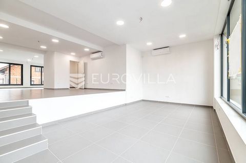 A commercial space of 99.70 m2 located on the ground floor of a newly built building. It consists of one room and a closed terrace. It has 2 outdoor parking spaces of 29.24 m2. (NKP 14.62 m2) Total calculated NKP 114.32 m2. Orientation north-south. S...