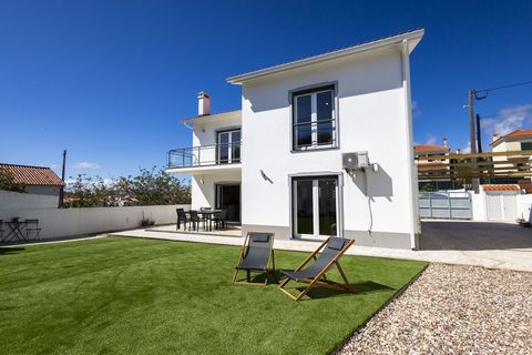 THE ADDED VALUE OF THE PROPERTY: 3 bedroom villa with local accommodation license, 2 km from the beach and 6 km from the centre of Ericeira. PROPERTY DESCRIPTION: Floor 0 - Air-conditioned room -Kitchen - Social bathroom -Laundry Floor 1 -Hall - Bath...