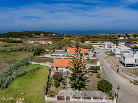 THE ADDED VALUE OF THE PROPERTY: 3+2 bedroom villa with sea view on a plot of 2058m², 3 km from the beach and 10 km from Ericeira. PROPERTY DESCRIPTION: Floor 0 Cellar Room Kitchen Bathroom Living room with fireplace Floor 1 Living room with fireplac...