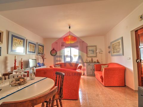 3 Bedroom house in Lugar da Estrada - Peniche. In a gated community. Furnished and equipped. Ground floor with living room, kitchen and powder room. First floor with 3 bedrooms and a full bathroom. Large, habitable attic with velux windows. Garage fo...