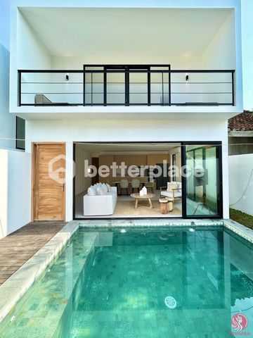 Nestled in the serene neighborhood of Padonan, this brand-new villa combines contemporary design with thoughtful functionality, offering an exceptional living experience. Featuring three spacious bedrooms, each with en-suite bathrooms, the villa exud...