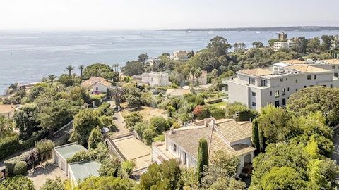 Located in an exceptional residential area, this property offers a peaceful, leafy setting just a few minutes from the heart of Cannes. Set in around 2,600 m² of land with a swimming pool and panoramic views of the sea and the Lérins islands, this ch...