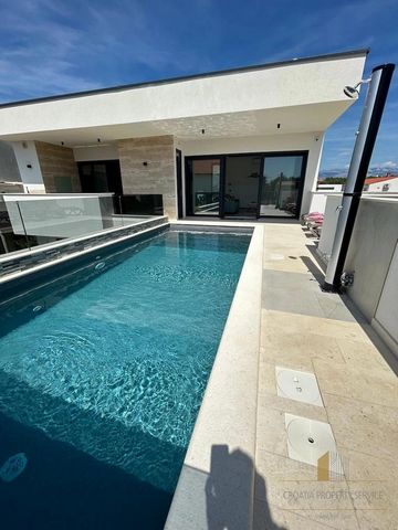 A sophisticated villa built from the highest quality materials on the market in the small town of Vrsi near Zadar. 1200 m from the beach and clean sea. The net living area of ​​the villa is 125 m2 distributed on the ground floor and first floor. On t...