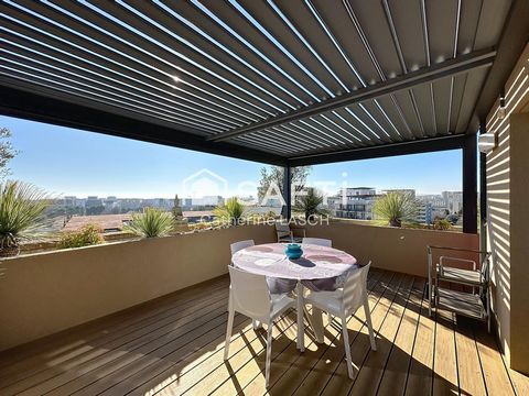 Situé à Montpellier (34000), ce magnifique appartement T4 de 113 m² offre une qualité de vie exceptionnelle. Niché au dernier étage d'une jolie résidence arborée et sécurisée, il dispose d'une vue imprenable à 360 degrés sur la mer, le Pic Saint Loup...