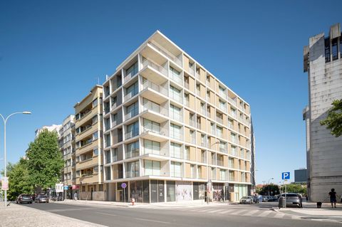 Located on the prestigious Avenida João XXI, in Avenidas Novas, Lisbon, this apartment is not just a “luxury condominium”—it is a solid and strategic investment for the future. Signed by the award-winning architect Eduardo Souto de Moura, this exclus...