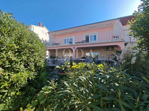 Location: Primorsko-goranska županija, Crikvenica, Selce. A HOUSE NEAR THE SEA IN A TOP LOCATION We are selling a semi-detached house with two spacious apartments and an additional apartment in a great location only 150m from the sea. On the ground f...