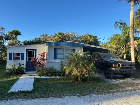 2/, Pet friendly. Furnished! $580 Monthly Lot rent.Laundry on shed. Ready for a new owner, 55+, pet friendly community in the beautiful town of Vero Beach. A one block walk brings you to South Vero Mall with a supermarket, places to dine and a public...