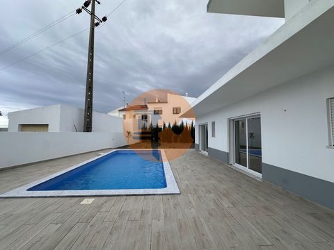 Modern T4 Villa with Pool and Sea View - Barrocal, Altura Discover this magnificent, brand-new, independent villa, ready to move in, located in a prime location near Altura Beach, in the heart of the Algarve. With a contemporary design, generous spac...