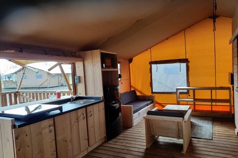 Diese schönen Glamping-Zelte befinden sich am angelegten Gewässer am Rande des schönen Ferienparks in Flevoland. Aufgrund dieser Lage haben Sie eine schöne Aussicht auf den Kuinderbos. Die Zelte sind multifunktional eingerichtet und bieten viele Mögl...