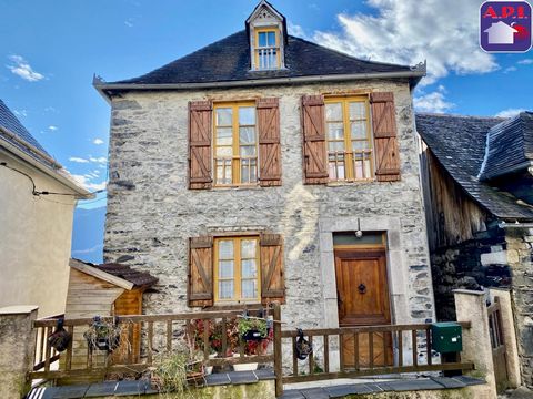 CASA DI CHARME Scoprite questa magnifica casa caratteristica ristrutturata in uno stile montano autentico e luminoso, situata nel cuore dell'incantevole villaggio di Galey. Gradevole giardino, ideale per momenti di relax, e ampia terrazza che offre u...