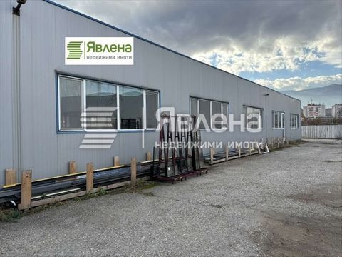 Yavlena Agency offers an exclusively industrial building together with the right to build on a plot of land with an area of 1128 sq.m. The building is located in the Industrial Zone 'North' of the town of Asenovgrad with a built-up area of 651 sq.m. ...