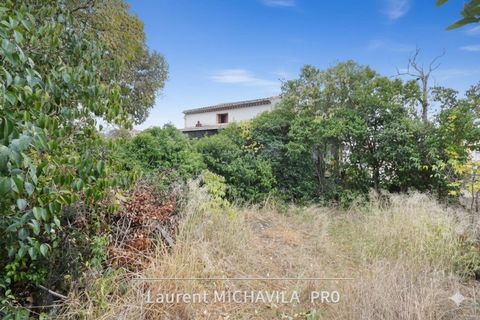 Maison de village de 70m2 à rénover avec garage et jardin sur une parcelle de 225m2