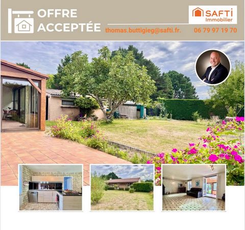 Plain-pied, grand terrain et environnement calme.