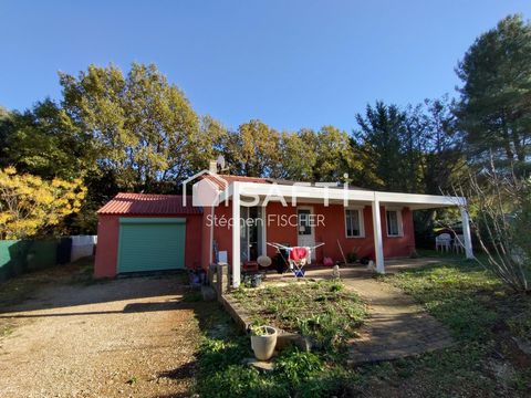 Située à Gonfaron, cette maison de 1983 bénéficie d'un emplacement paisible, idéal pour les familles ou les personnes recherchant la tranquillité. Proche des commodités locales, elle offre un accès facile aux commerces, écoles et espaces verts. La vi...