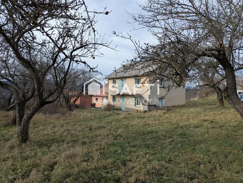 Maison de village avec grand terrain