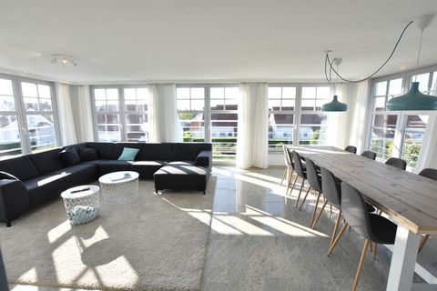 Dit lichte ruime appartement in het Belgische De Haan is voorzien van een fijn dakterras. Er zijn 3 slaapkamers waar 8 personen in kunnen verblijven. Dit is een ideale optie voor gezinsvakanties. Het dichtstbijzijnde restaurant is slechts 500 m lopen...