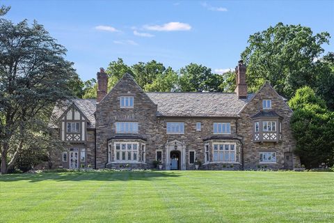 Situated on Highland Avenue, you can experience the most breathtaking sunrises over the NYC skyline and magnificent views of New York City lights at night. This stone English Manor home, set on 2.5+ acres, features unmatched historic detail w/state o...