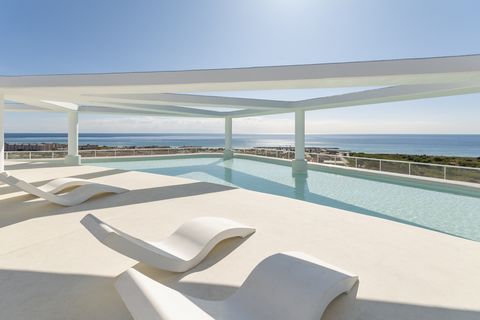 Disfruta del Mediterráneo en este magnífico apartamento para 4+2 personas con vistas al mar en un fabuloso complejo con varias piscinas y zonas deportivas. Se encuentra a 1 km de la playa de Canet. El edificio cuenta con una increíble piscina en la a...