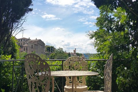 At the edge of the charming Orvieto Cliff, in the historical centre of the town, we find this prestigious fifteenth-century palace, with terrace, private garden with splendid panoramic view and a restored cave. This property is one of the few indepen...